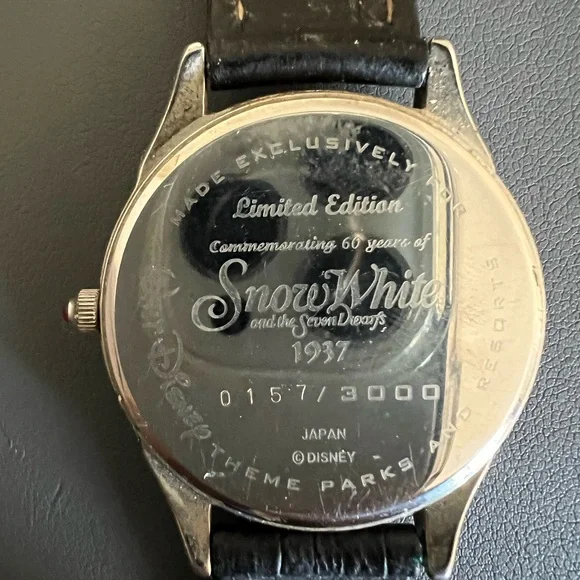 Disney Princess limited edition Snow White watch - Picture 3 of 4